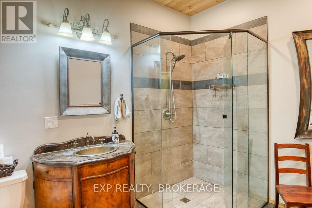 1249 Waters Edge Lane, Frontenac (Frontenac Centre), ON - Indoor Photo Showing Bathroom