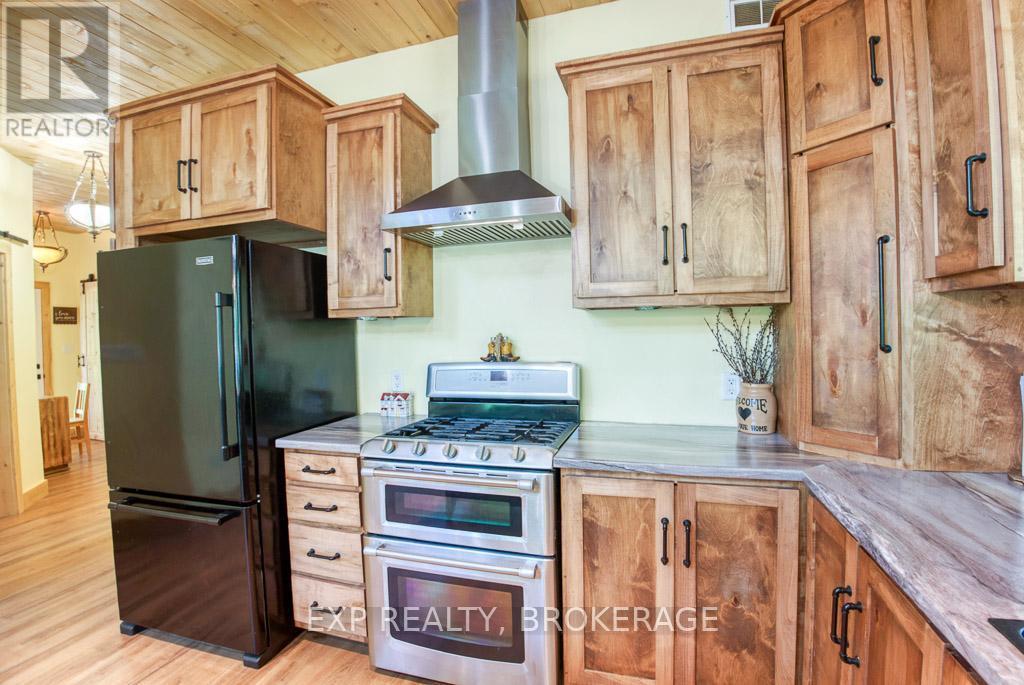 1249 Waters Edge Lane, Frontenac (Frontenac Centre), ON - Indoor Photo Showing Kitchen