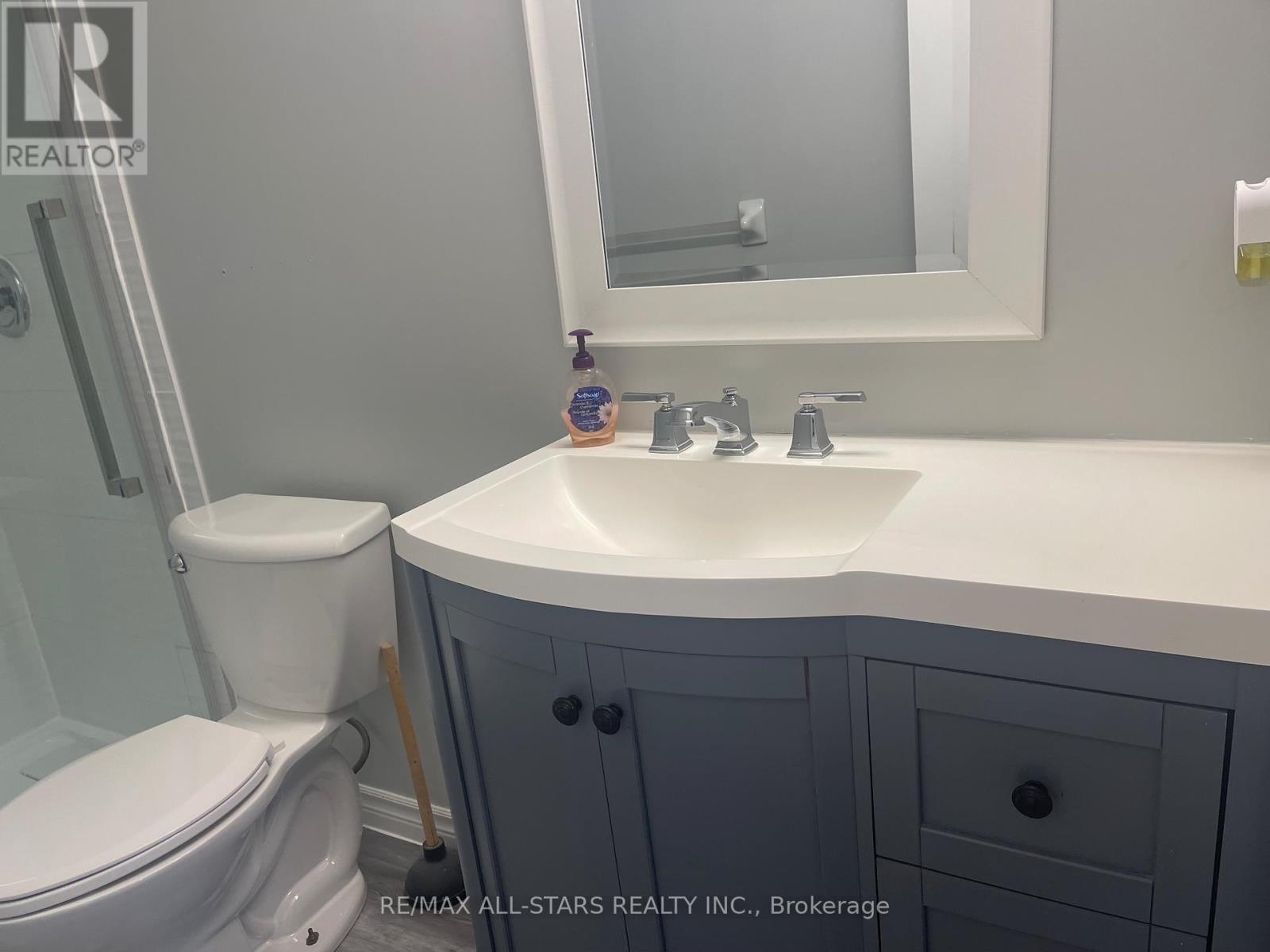 Bathroom - Main Floor - 39 Mcgibbon Boulevard, Kawartha Lakes (Lindsay), ON - Indoor Photo Showing Bathroom