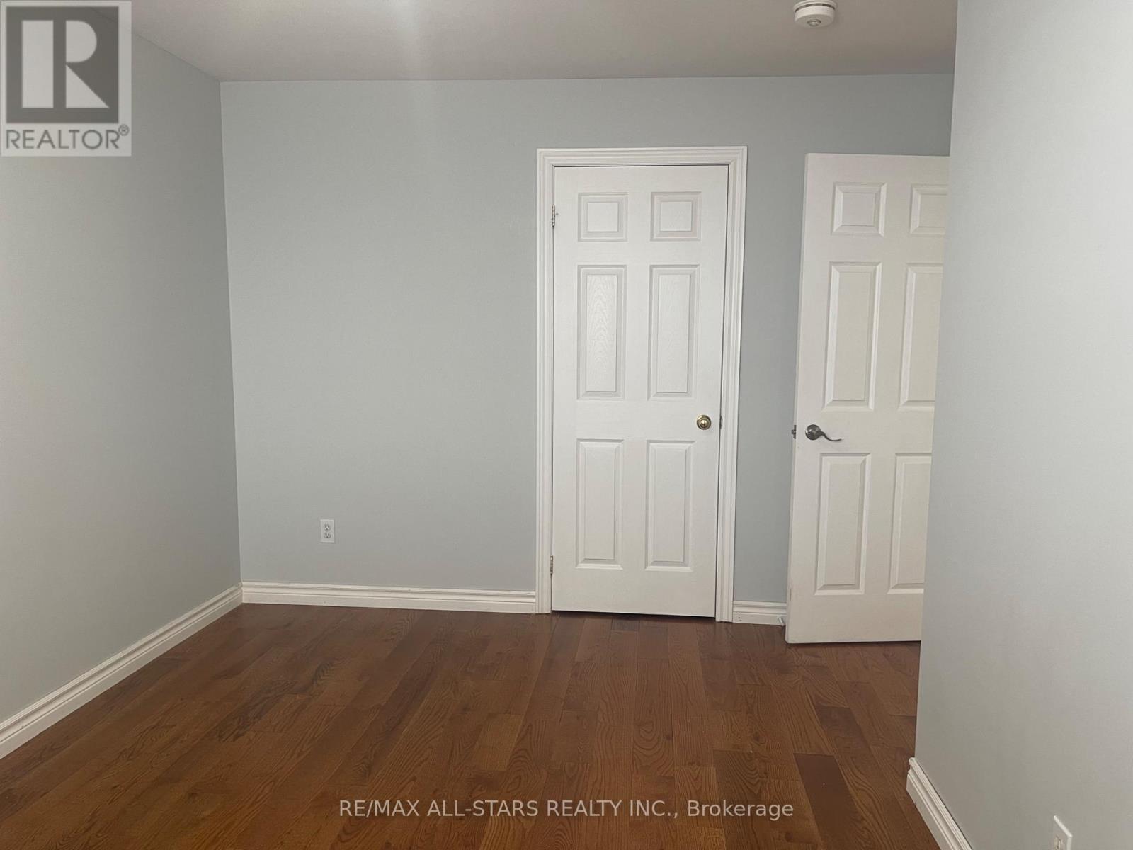 Single Closet - Main Floor - 39 Mcgibbon Boulevard, Kawartha Lakes (Lindsay), ON - Indoor Photo Showing Other Room