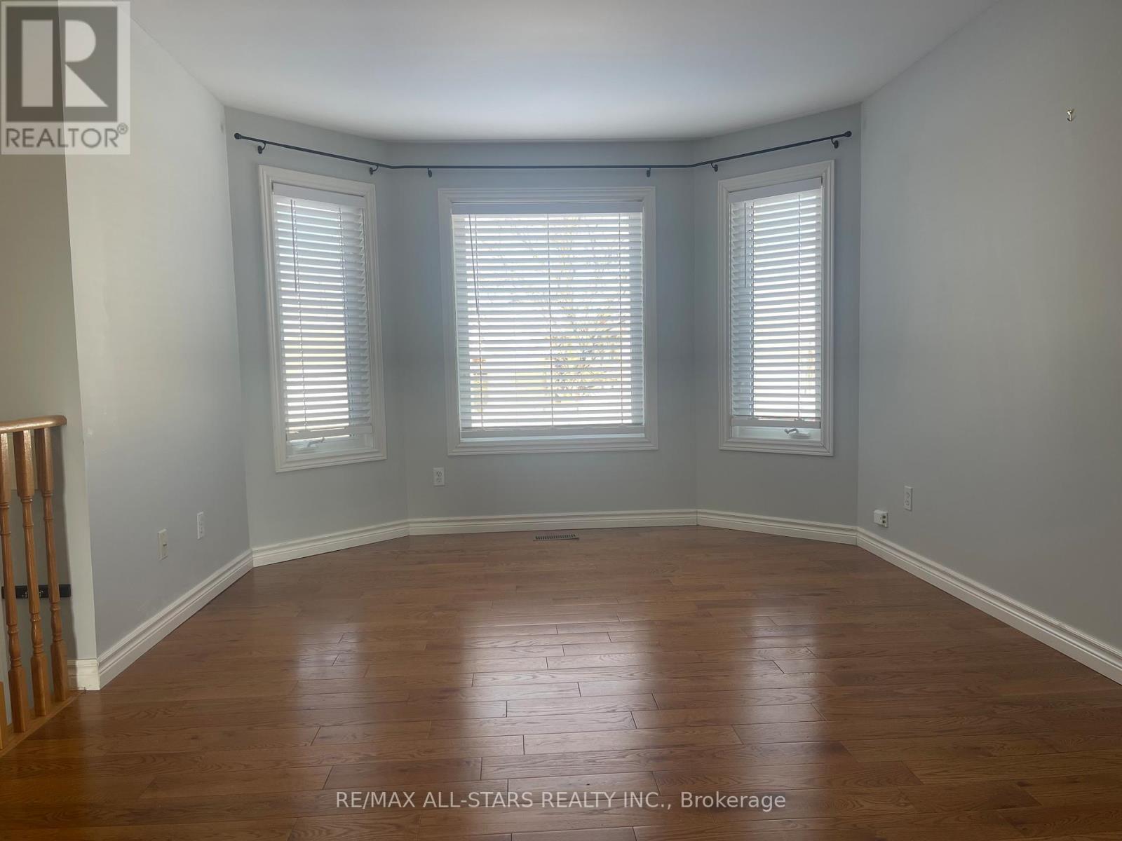 Large living area, hardwood floors - Main Floor - 39 Mcgibbon Boulevard, Kawartha Lakes (Lindsay), ON - Indoor Photo Showing Other Room