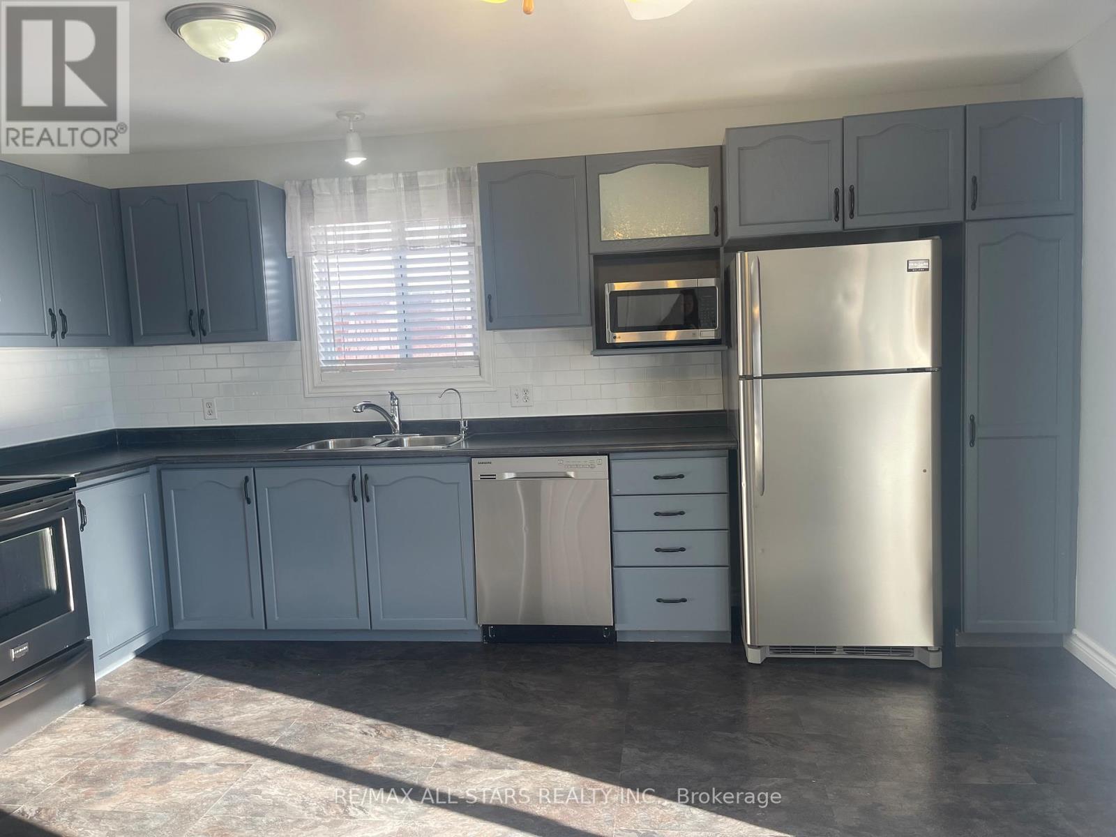 Pantry too - Main Floor - 39 Mcgibbon Boulevard, Kawartha Lakes (Lindsay), ON - Indoor Photo Showing Kitchen With Double Sink