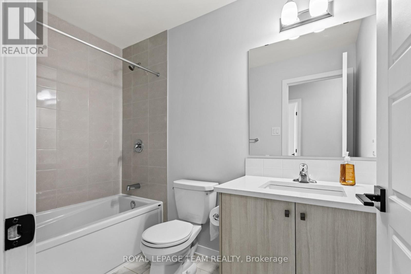600 Bee Pollen Way, Ottawa, ON - Indoor Photo Showing Bathroom