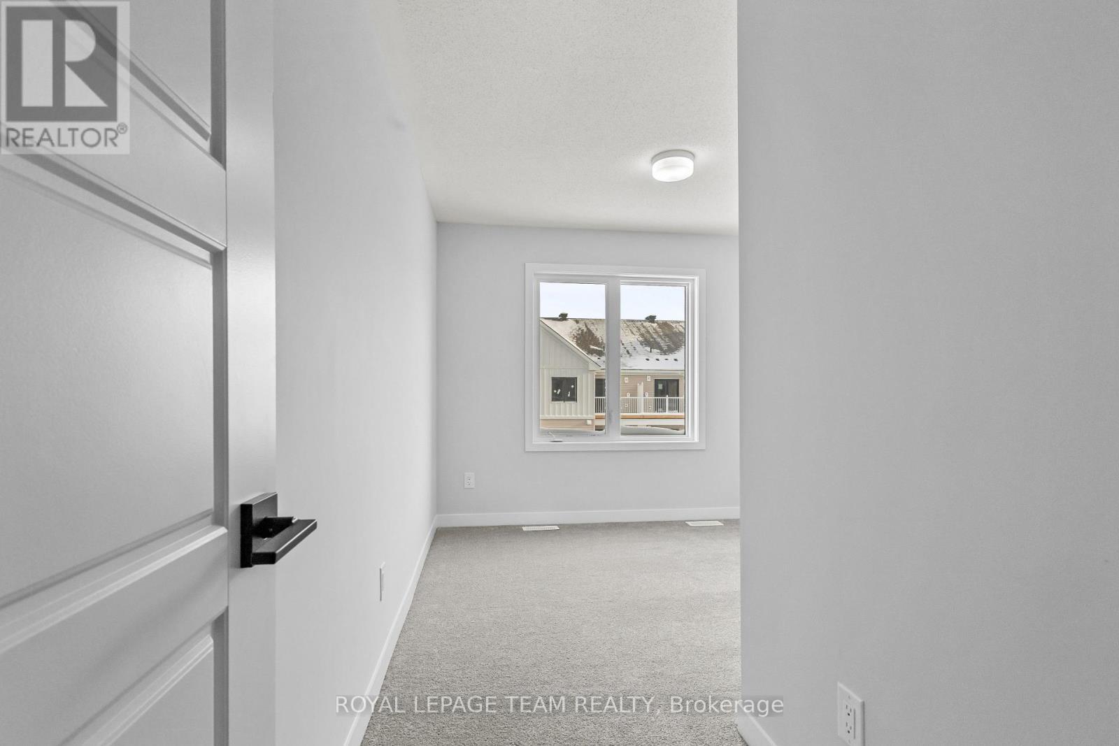 600 Bee Pollen Way, Ottawa, ON - Indoor Photo Showing Other Room