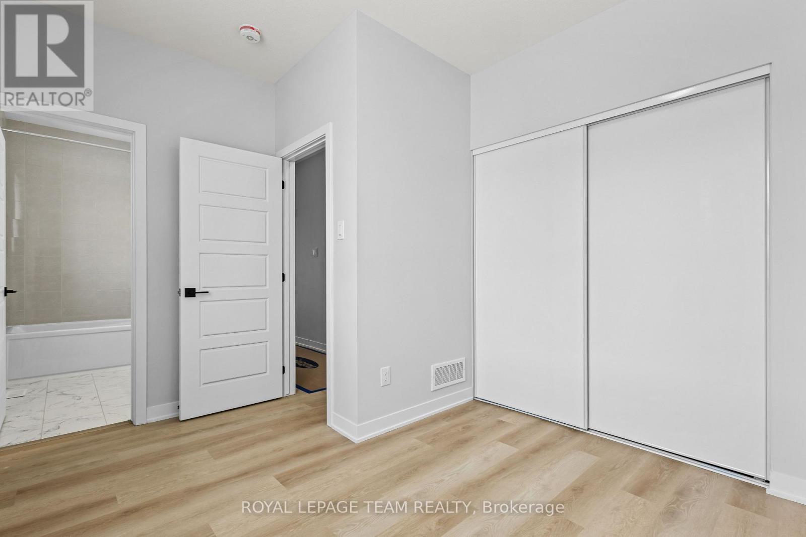 600 Bee Pollen Way, Ottawa, ON - Indoor Photo Showing Other Room