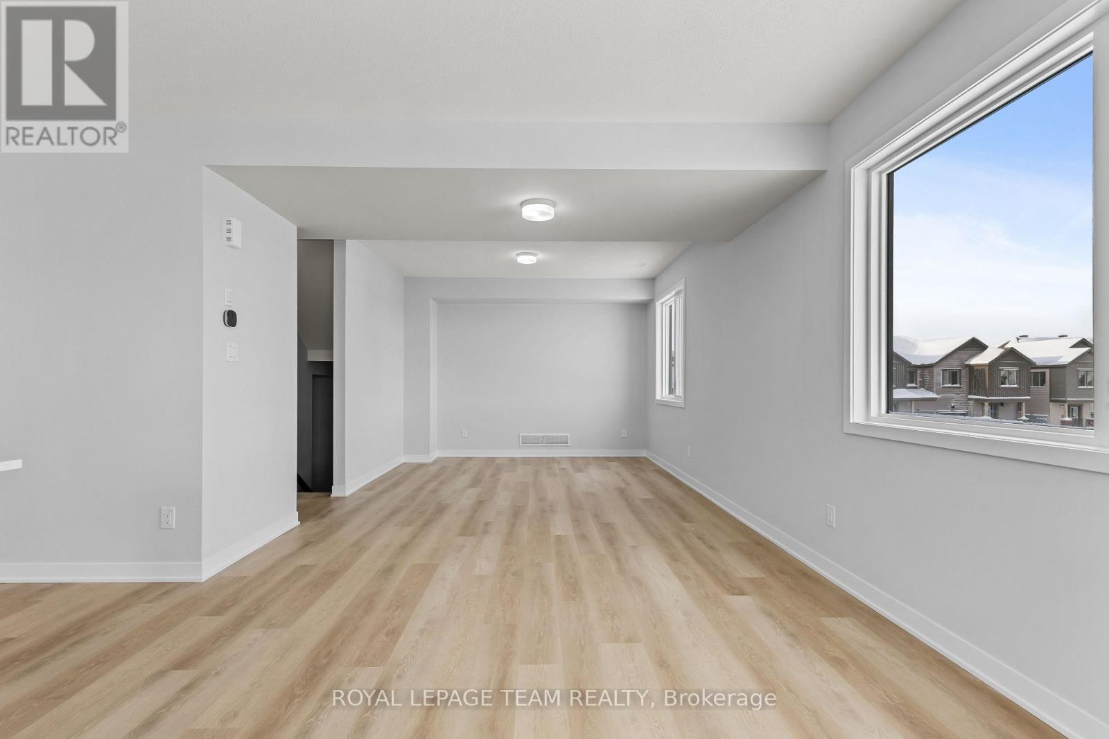 600 Bee Pollen Way, Ottawa, ON - Indoor Photo Showing Other Room