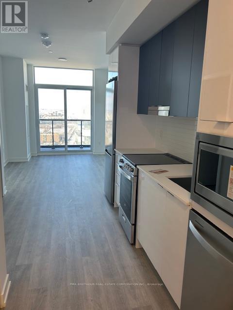3309 - 5105 Hurontario Street N, Mississauga, ON - Indoor Photo Showing Kitchen