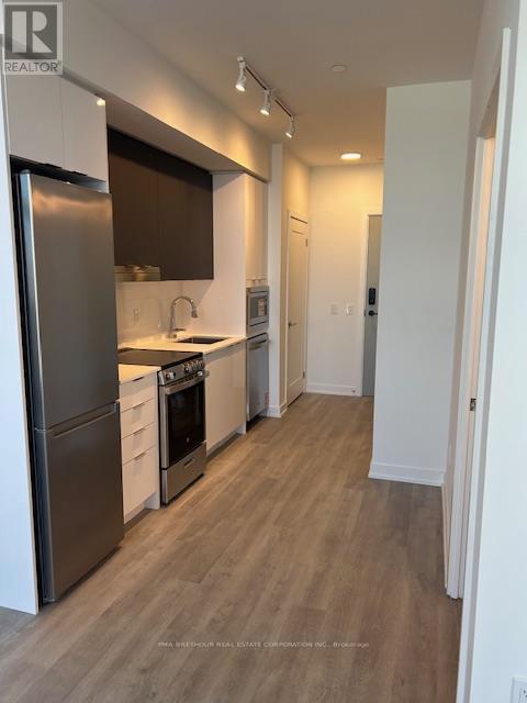 3309 - 5105 Hurontario Street N, Mississauga, ON - Indoor Photo Showing Kitchen
