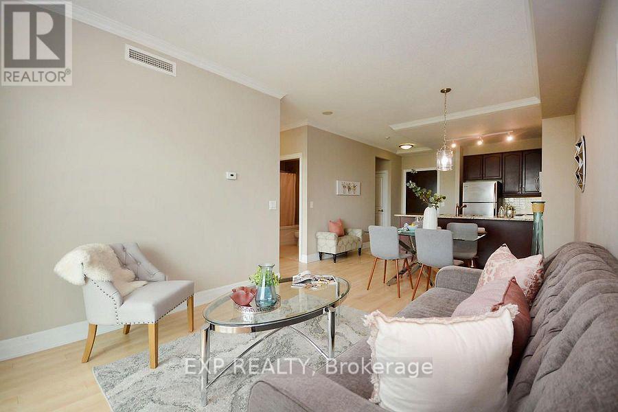 1007 - 100 John Street, Brampton, ON - Indoor Photo Showing Living Room
