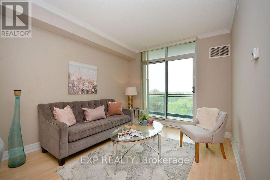 1007 - 100 John Street, Brampton, ON - Indoor Photo Showing Living Room