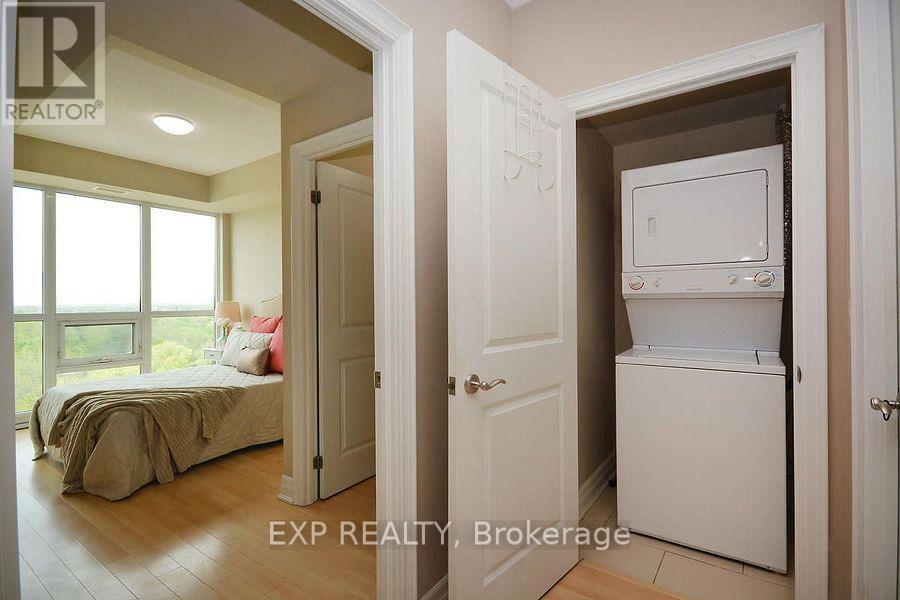 1007 - 100 John Street, Brampton, ON - Indoor Photo Showing Laundry Room