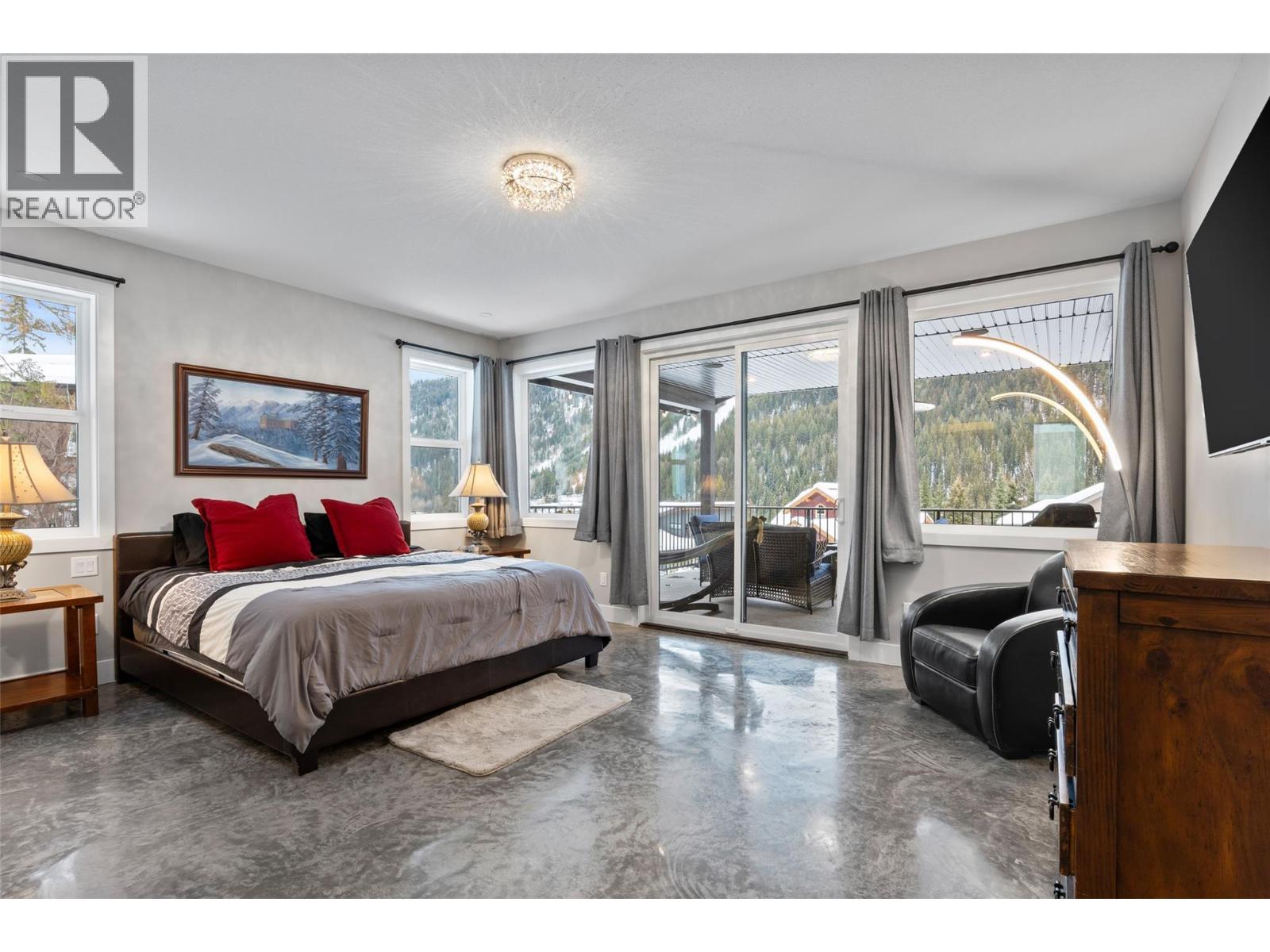 2533 Mountain View Drive, Sun Peaks, BC - Indoor Photo Showing Bedroom