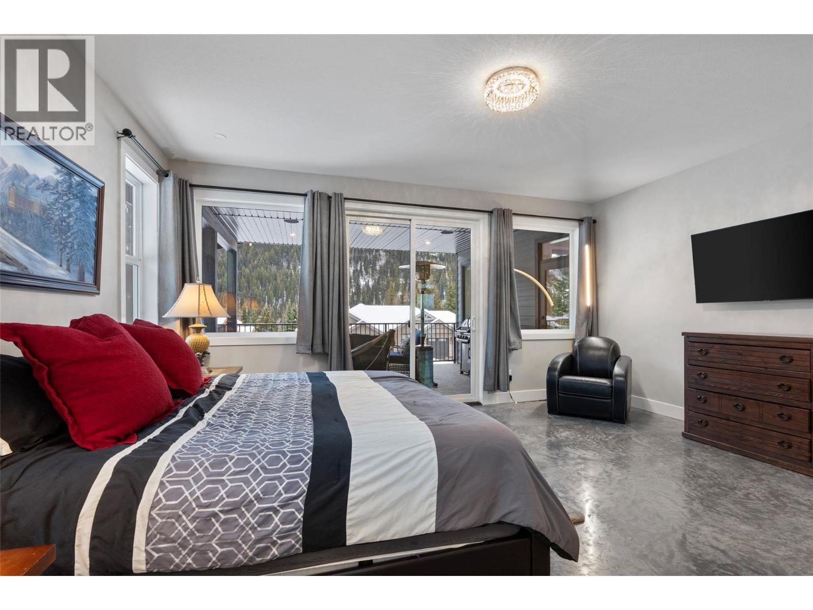 2533 Mountain View Drive, Sun Peaks, BC - Indoor Photo Showing Bedroom