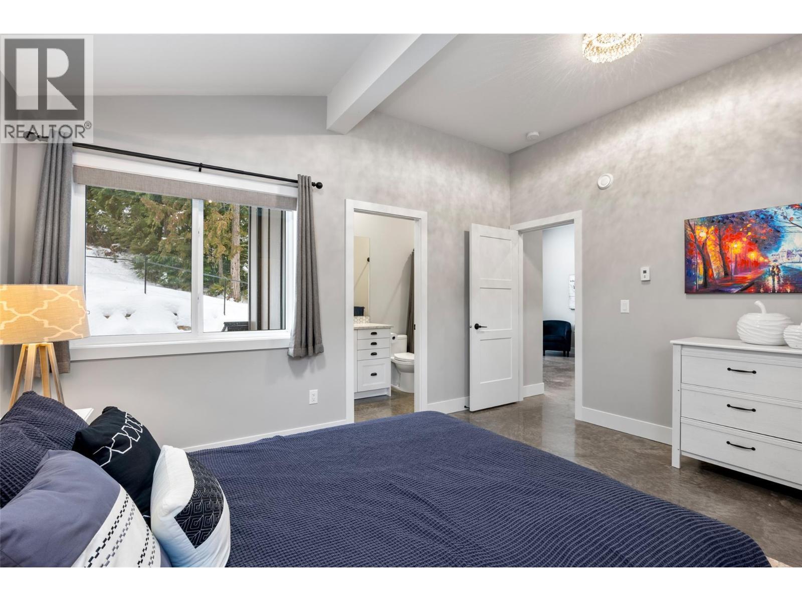 2533 Mountain View Drive, Sun Peaks, BC - Indoor Photo Showing Bedroom