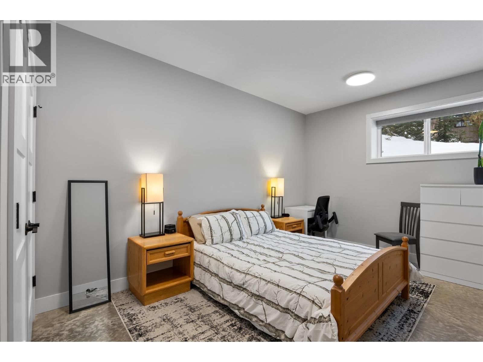 2533 Mountain View Drive, Sun Peaks, BC - Indoor Photo Showing Bedroom