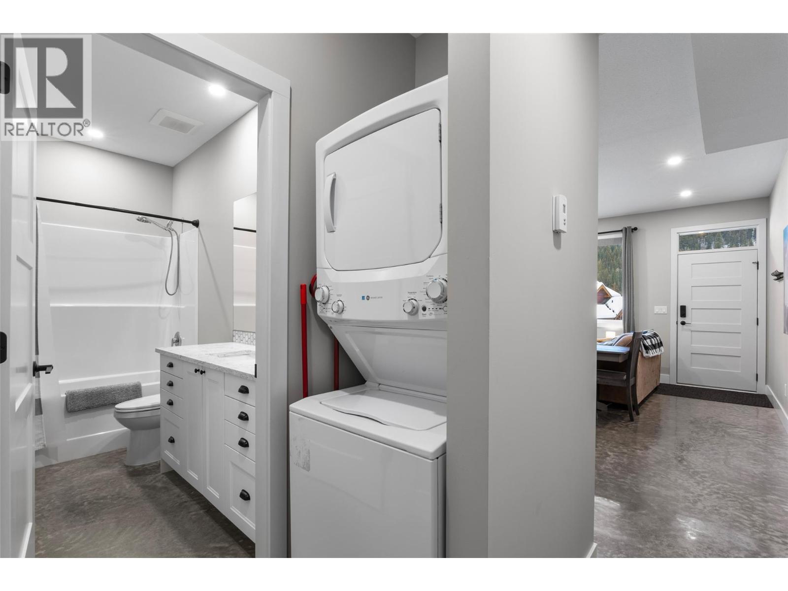 2533 Mountain View Drive, Sun Peaks, BC - Indoor Photo Showing Laundry Room