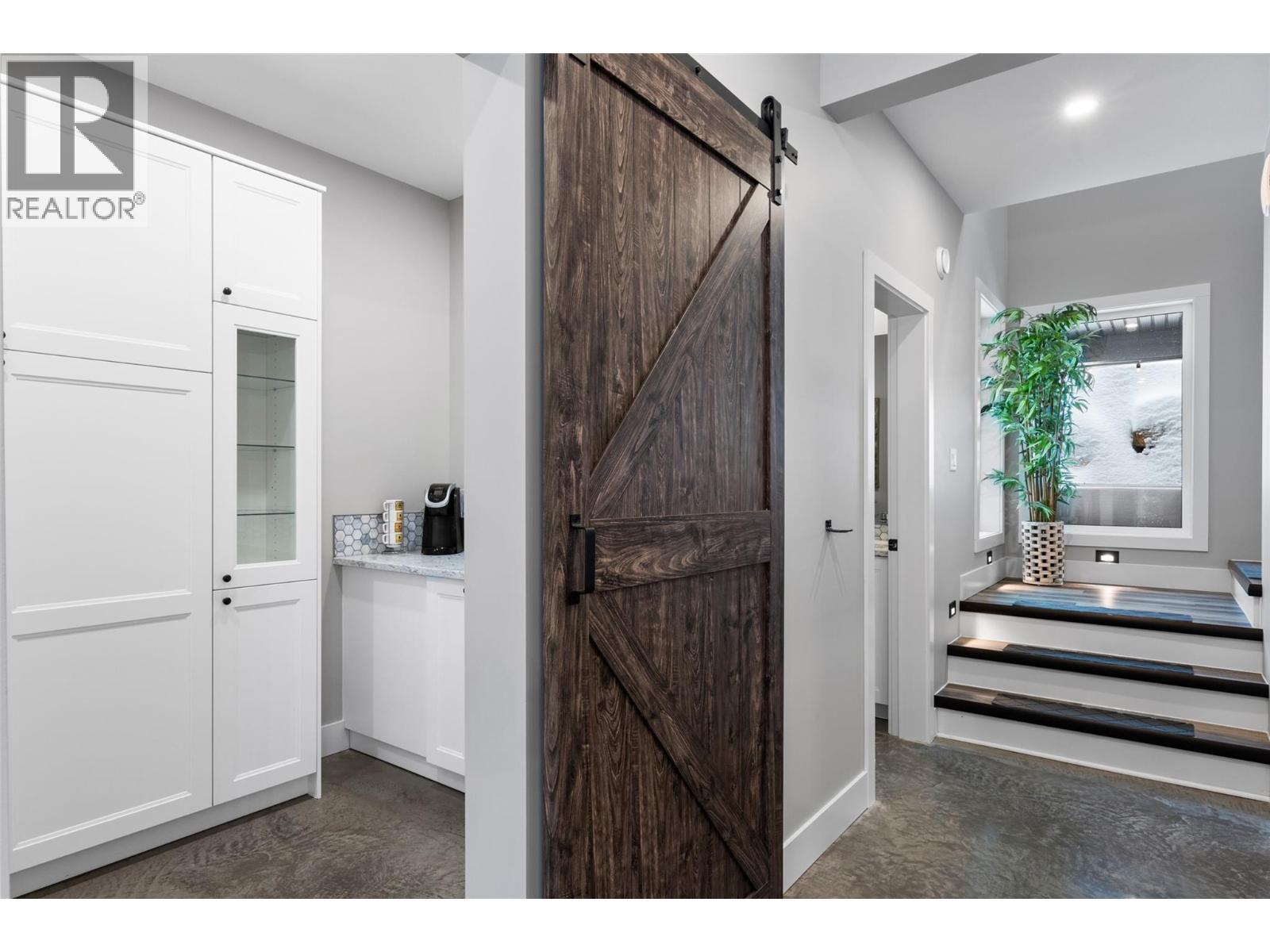 2533 Mountain View Drive, Sun Peaks, BC - Indoor Photo Showing Other Room