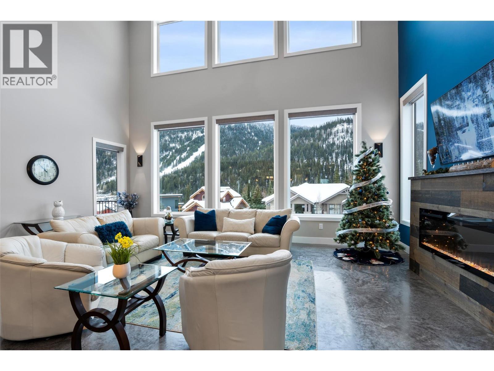 2533 Mountain View Drive, Sun Peaks, BC - Indoor Photo Showing Living Room