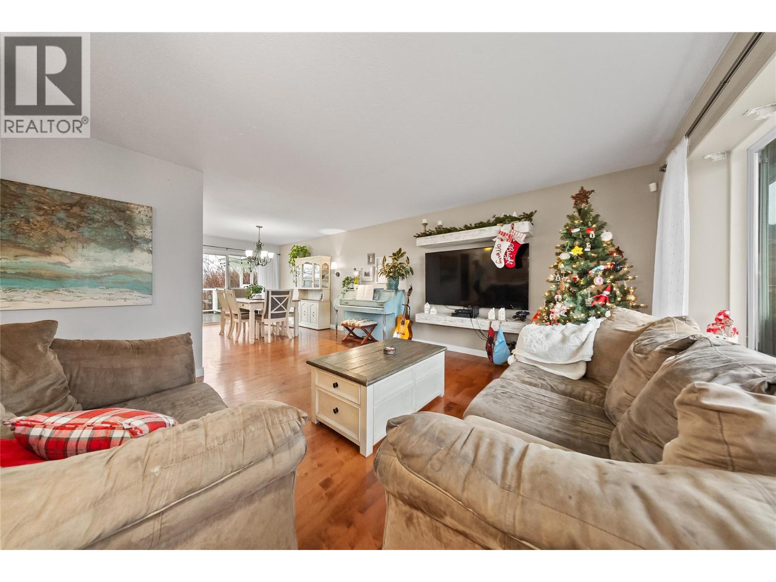 428 Milton Road, Kelowna, BC - Indoor Photo Showing Living Room