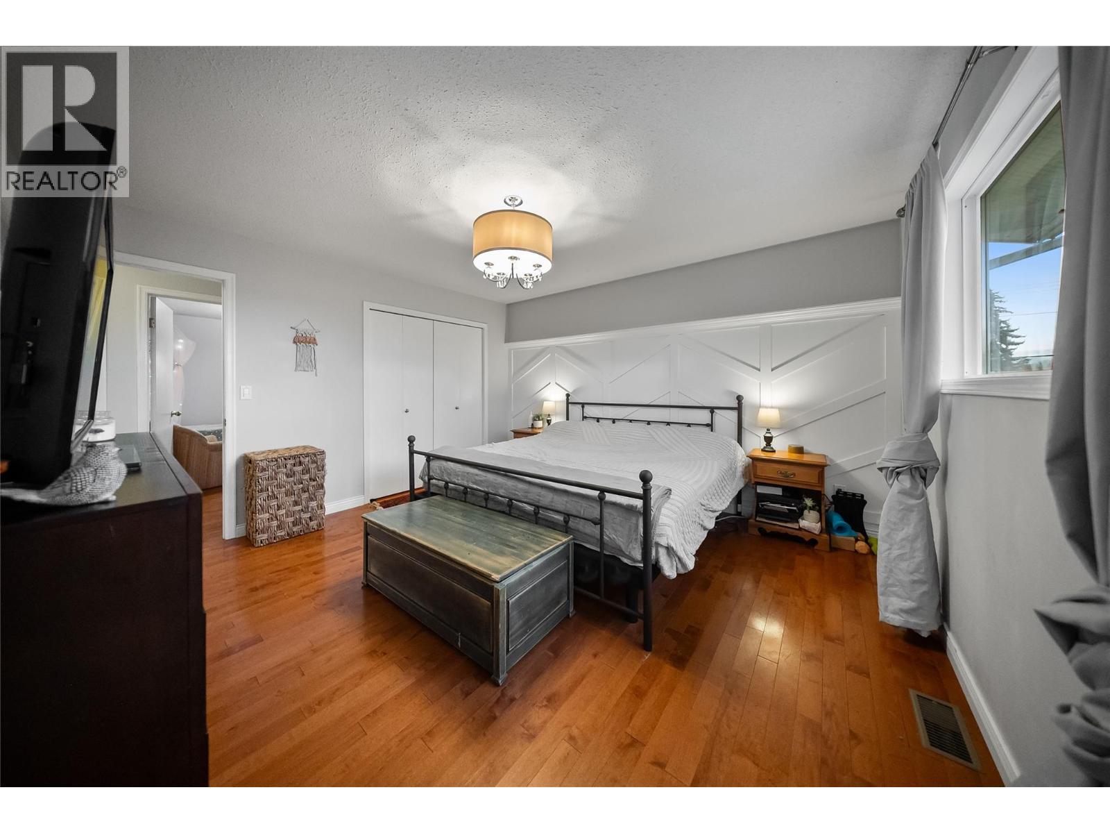 Main Primary - 428 Milton Road, Kelowna, BC - Indoor Photo Showing Bedroom