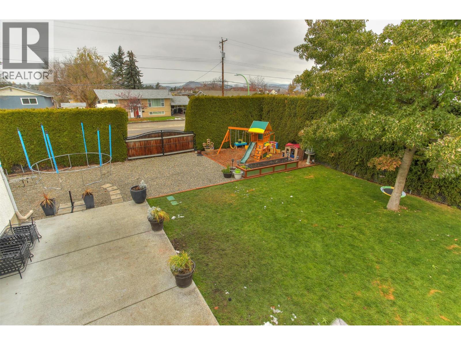 428 Milton Road, Kelowna, BC - Outdoor With Backyard