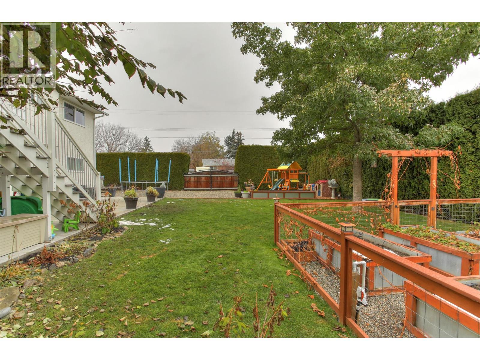 428 Milton Road, Kelowna, BC - Outdoor With Backyard