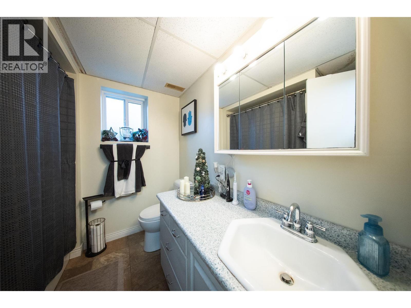 428 Milton Road, Kelowna, BC - Indoor Photo Showing Bathroom