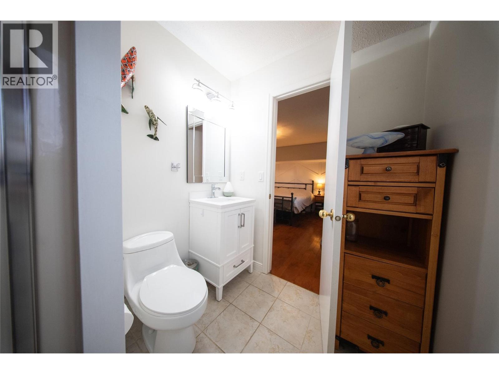 428 Milton Road, Kelowna, BC - Indoor Photo Showing Bathroom