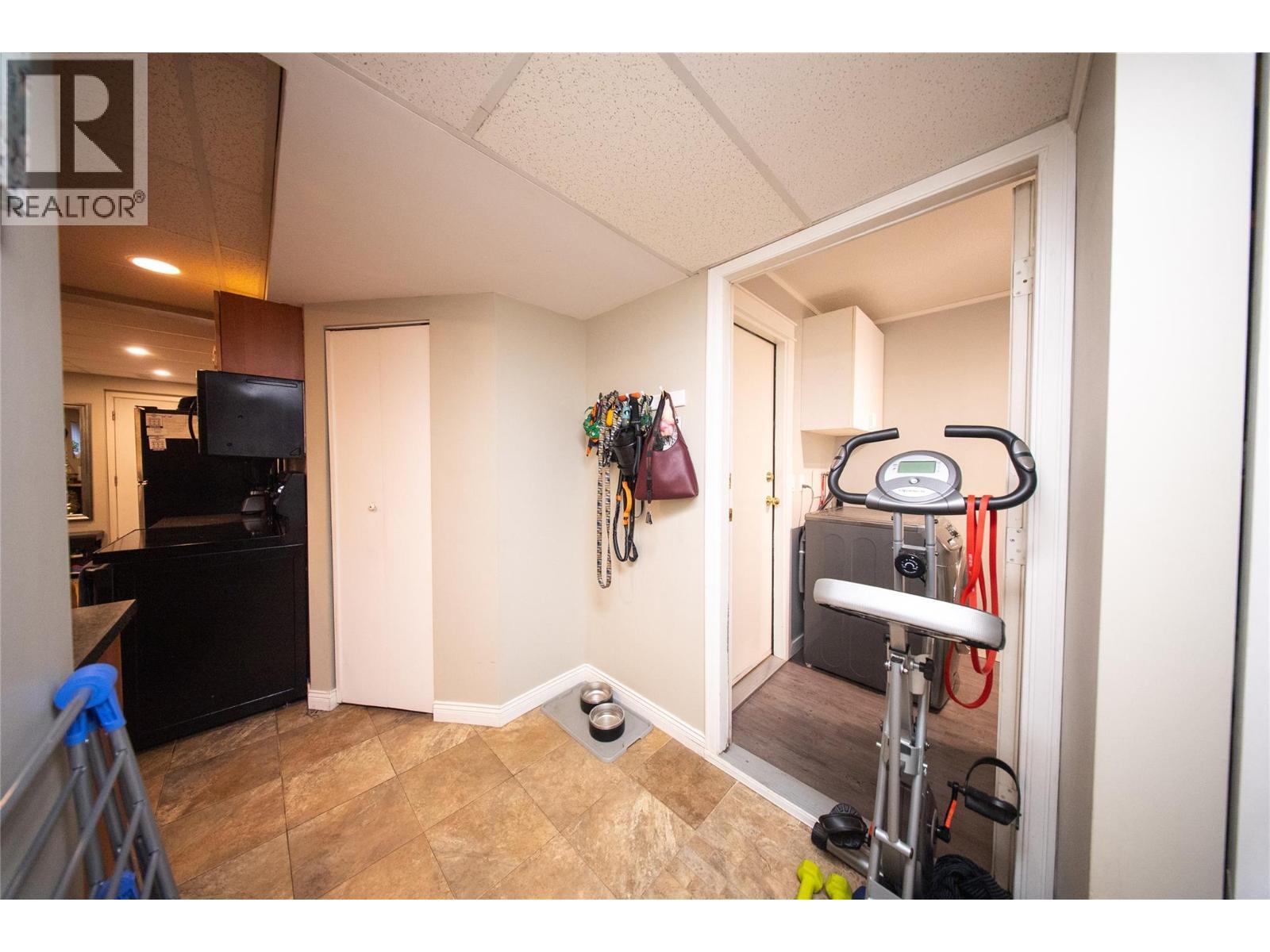 428 Milton Road, Kelowna, BC - Indoor