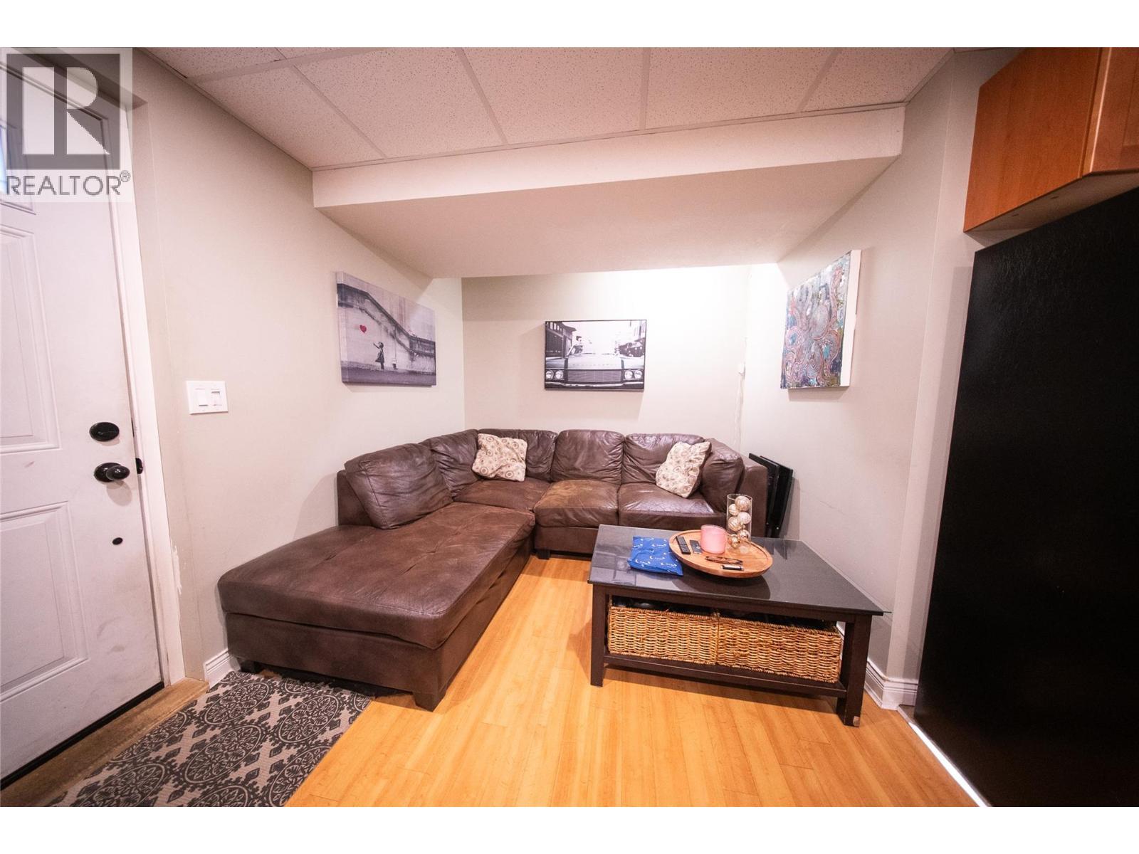428 Milton Road, Kelowna, BC - Indoor Photo Showing Living Room