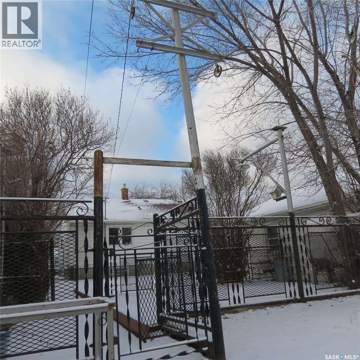 2767 Winnipeg Street, Regina, SK - Outdoor