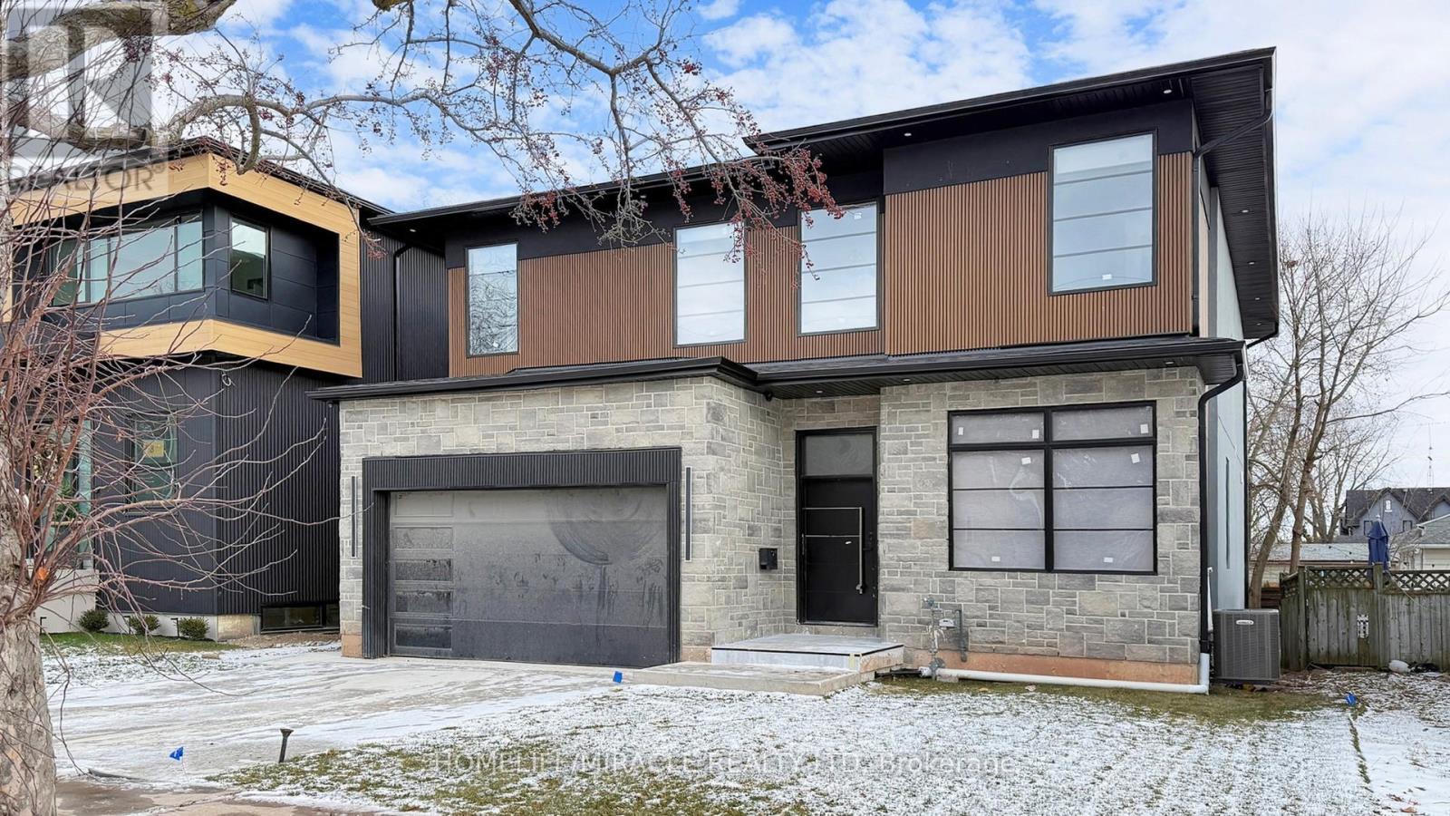 150 Stewart Street, Oakville, ON - Outdoor