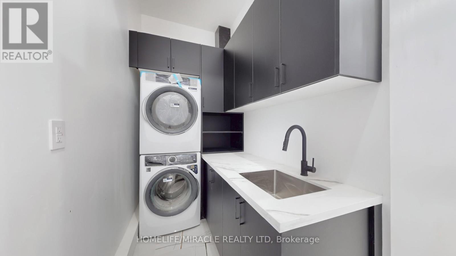 150 Stewart Street, Oakville, ON - Indoor Photo Showing Laundry Room