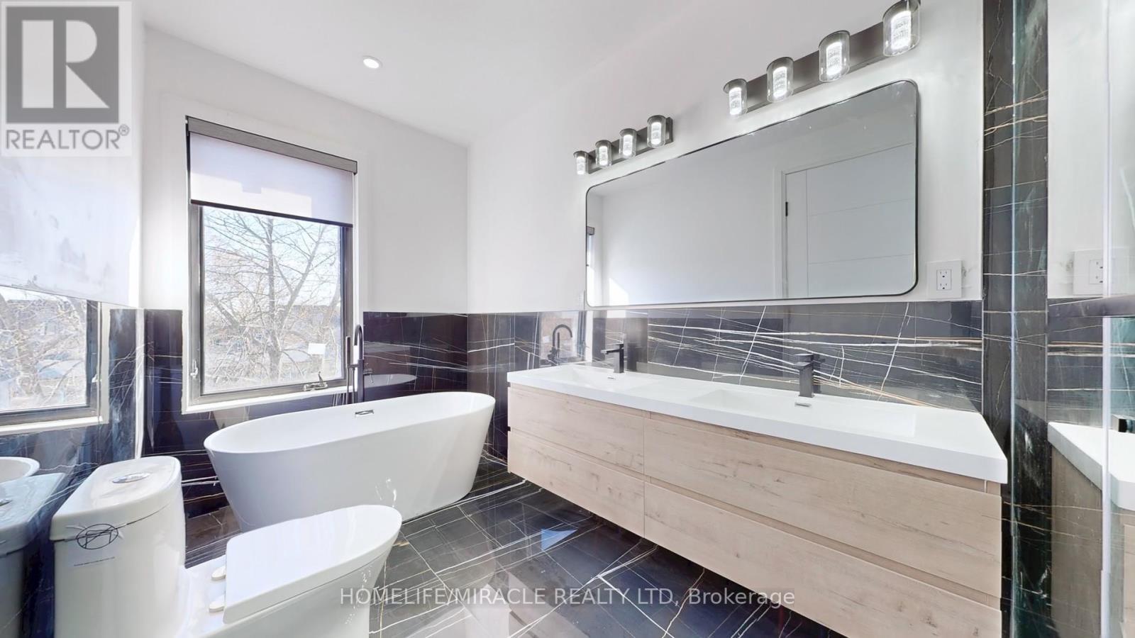 150 Stewart Street, Oakville, ON - Indoor Photo Showing Bathroom