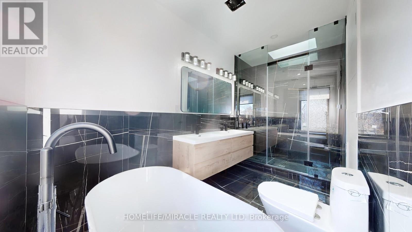 150 Stewart Street, Oakville, ON - Indoor Photo Showing Bathroom