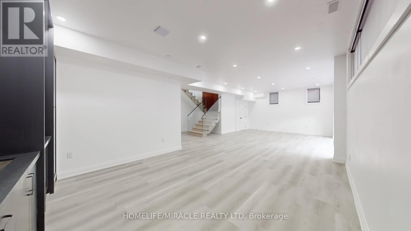 150 Stewart Street, Oakville, ON - Indoor