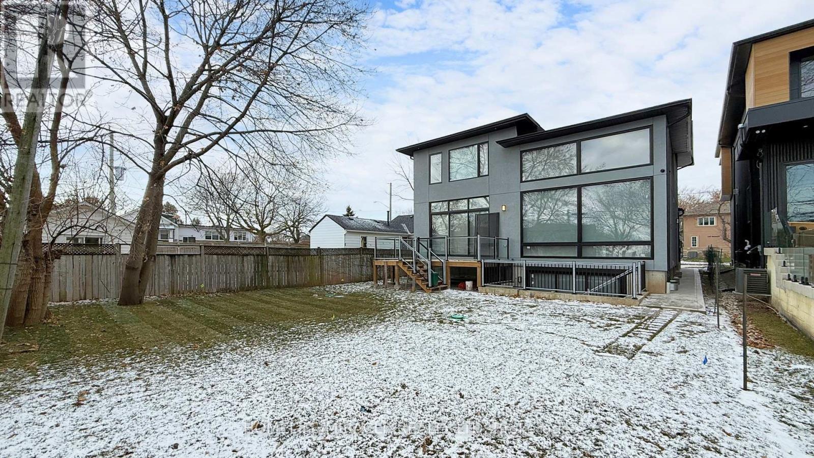 150 Stewart Street, Oakville, ON - Outdoor