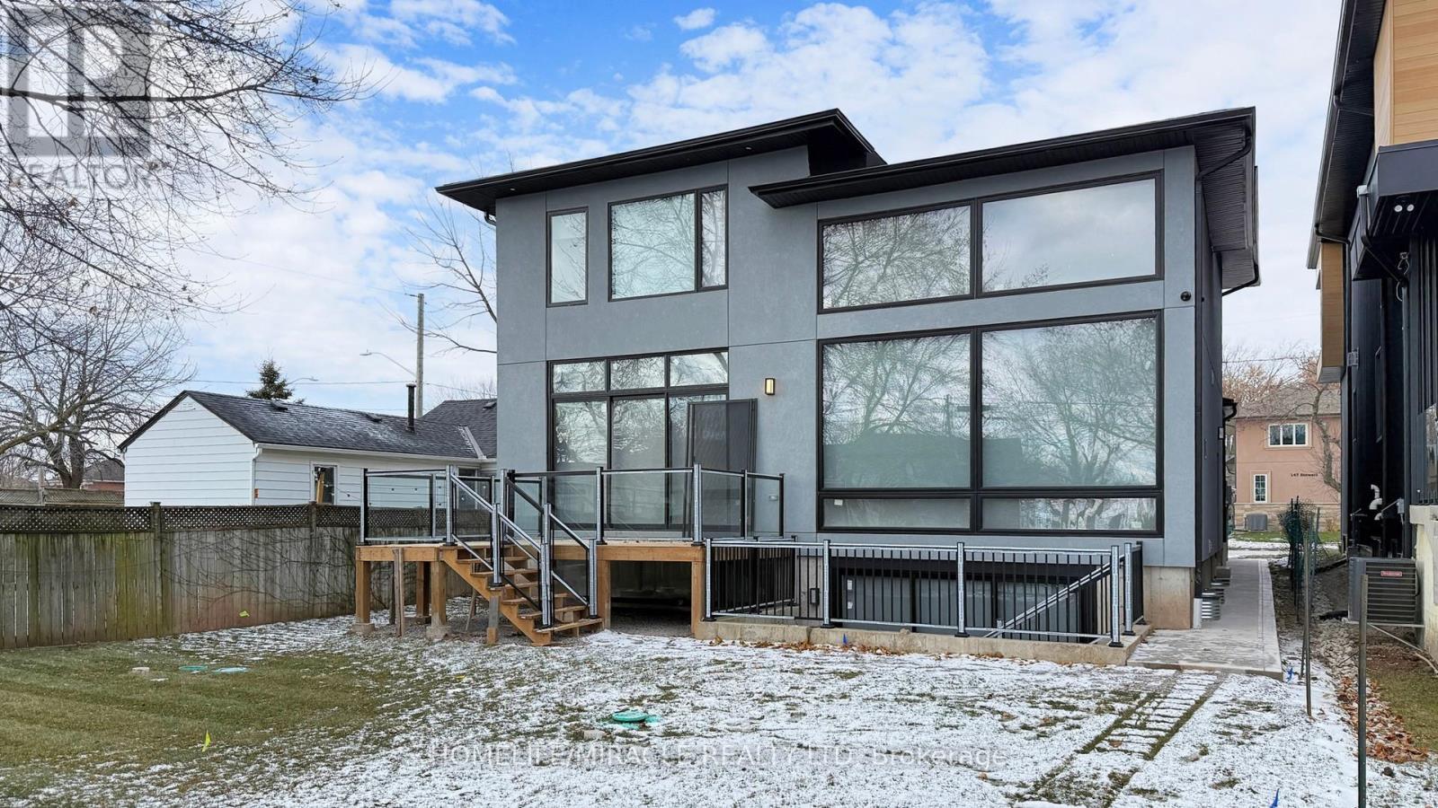 150 Stewart Street, Oakville, ON - Outdoor