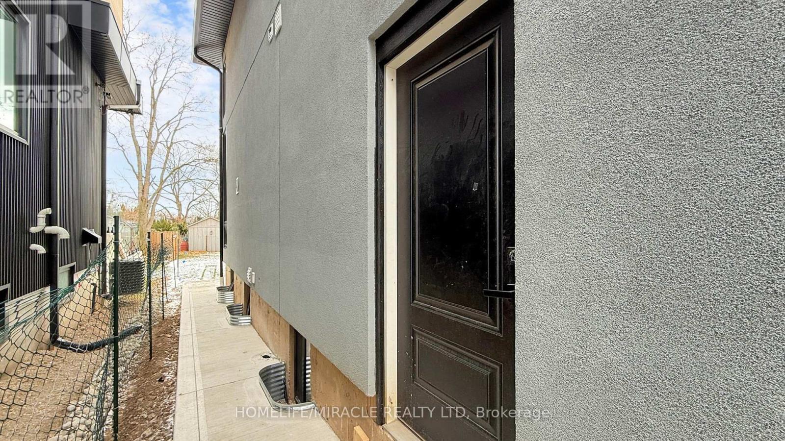 150 Stewart Street, Oakville, ON - Outdoor