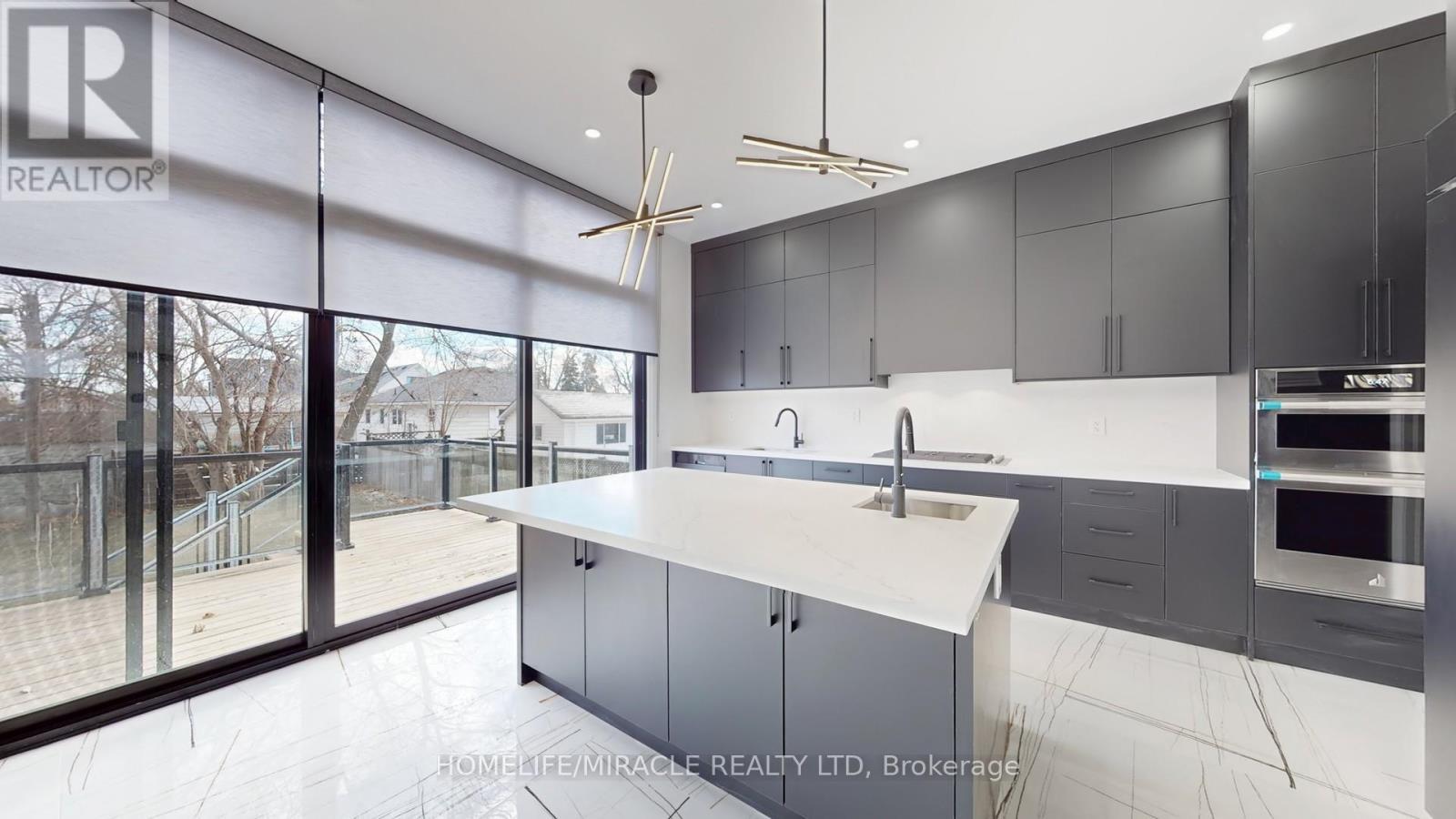 150 Stewart Street, Oakville, ON - Indoor Photo Showing Kitchen With Upgraded Kitchen