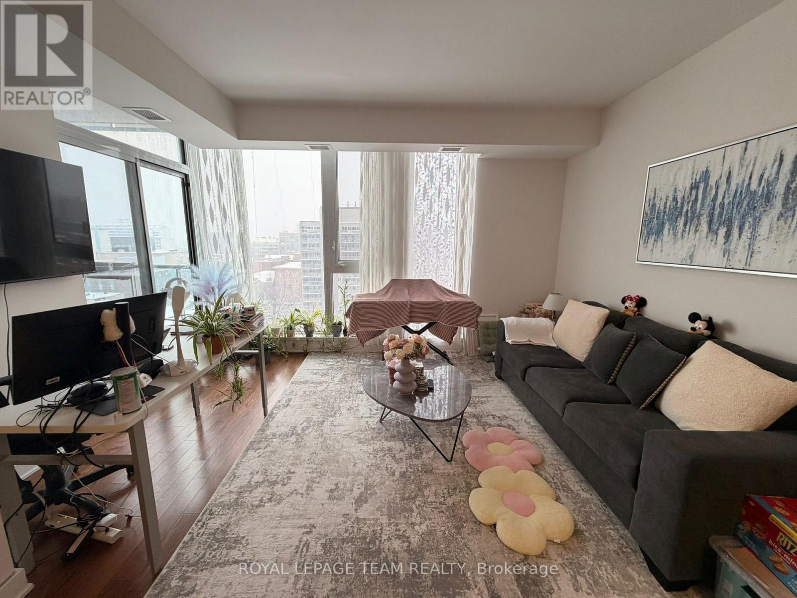 908 - 179 Metcalfe Street, Ottawa, ON - Indoor Photo Showing Living Room