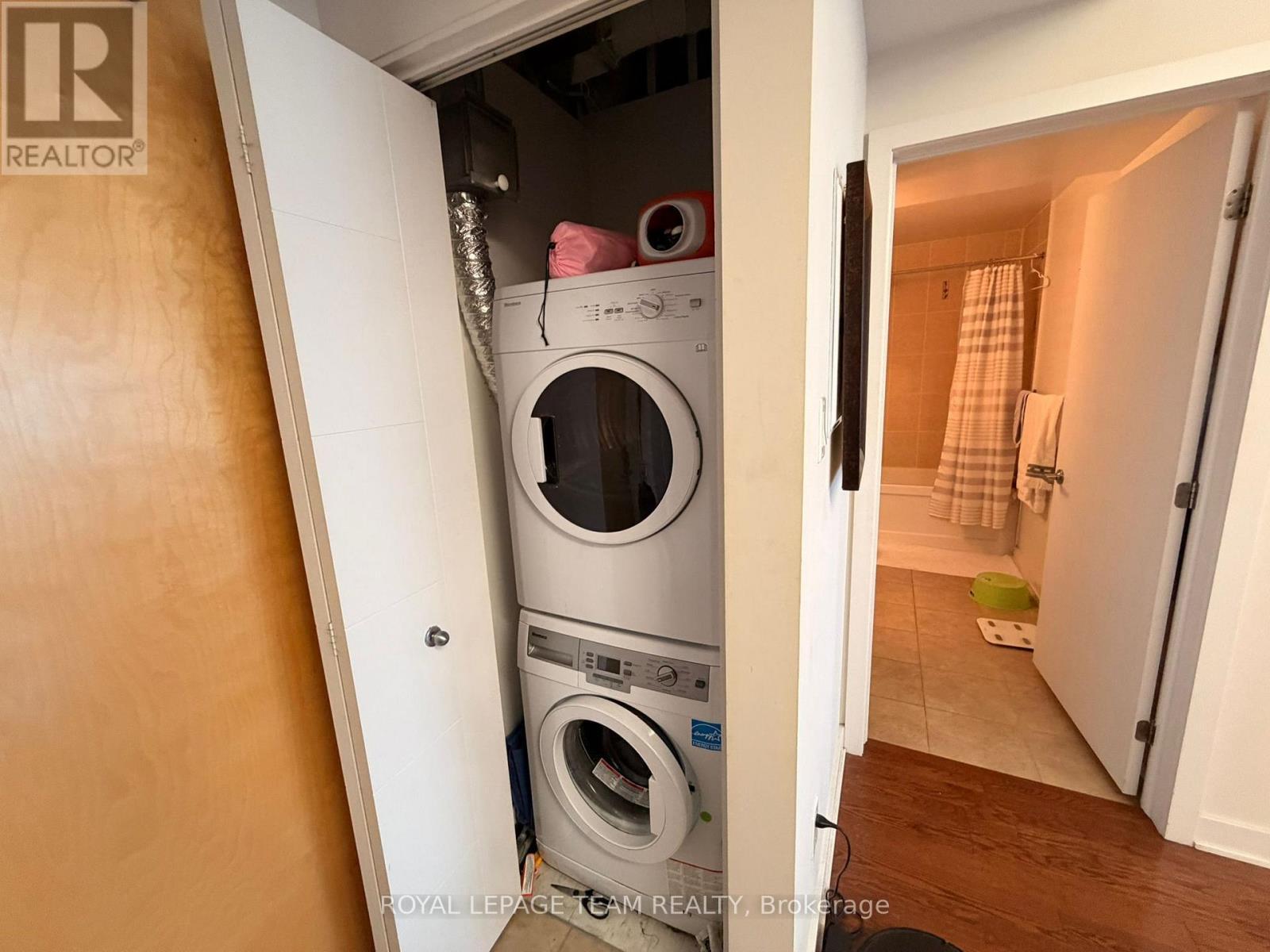 908 - 179 Metcalfe Street, Ottawa, ON - Indoor Photo Showing Laundry Room