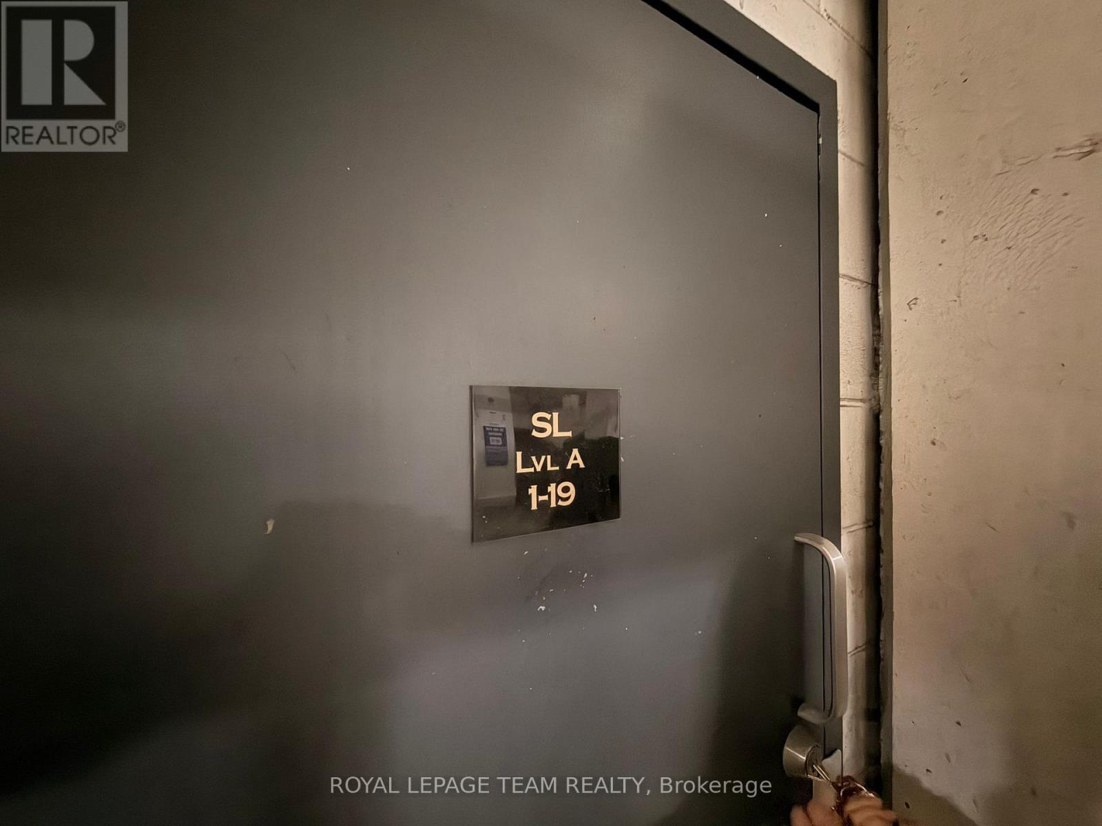 908 - 179 Metcalfe Street, Ottawa, ON - Indoor