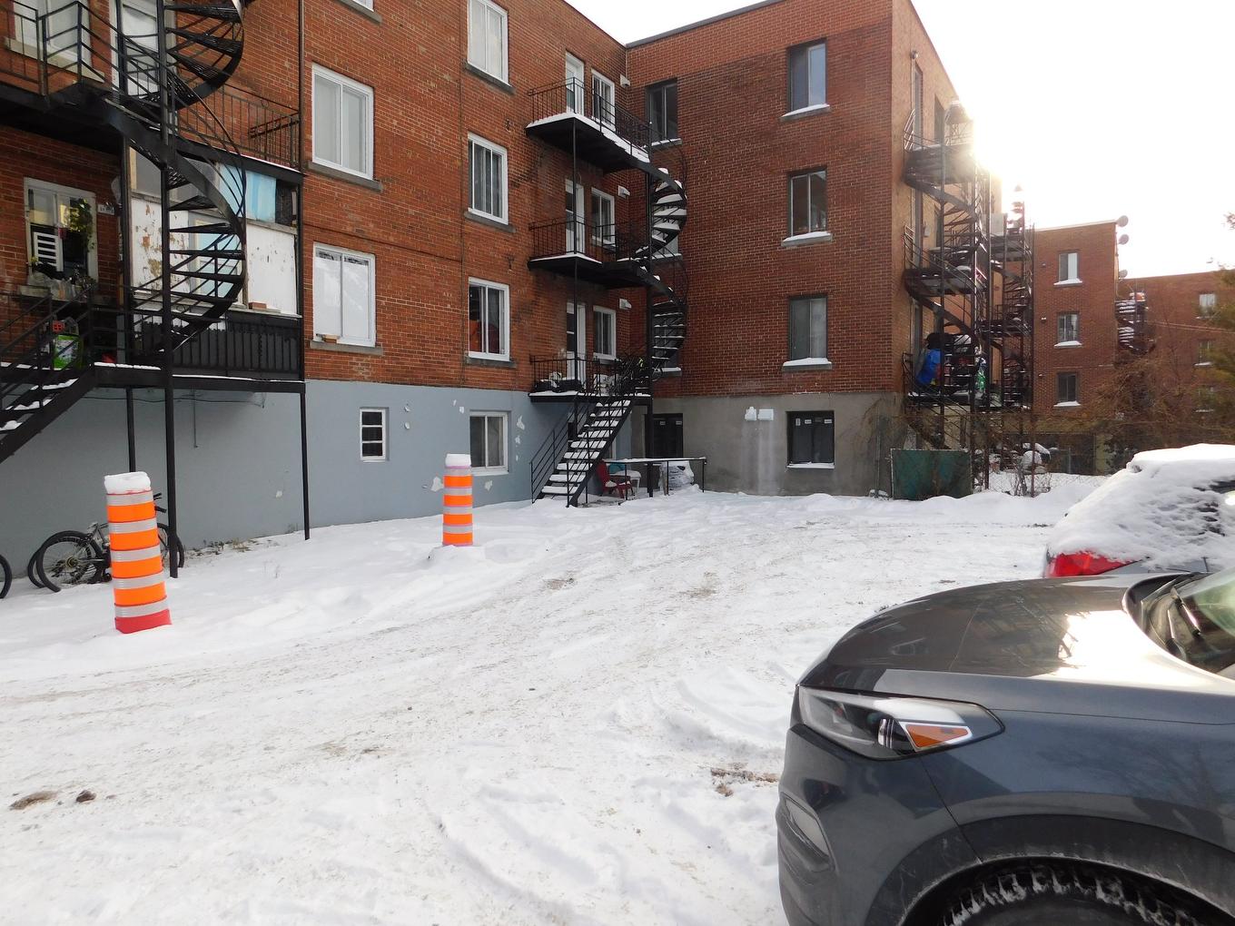 Parking - 3015 Av. Barclay, Montréal (Côte-Des-Neiges/Notre-Dame-De-Grâce), QC - Outdoor