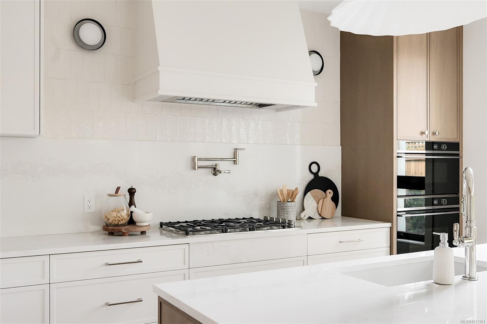 1039 Falkland Rd, Oak Bay, BC