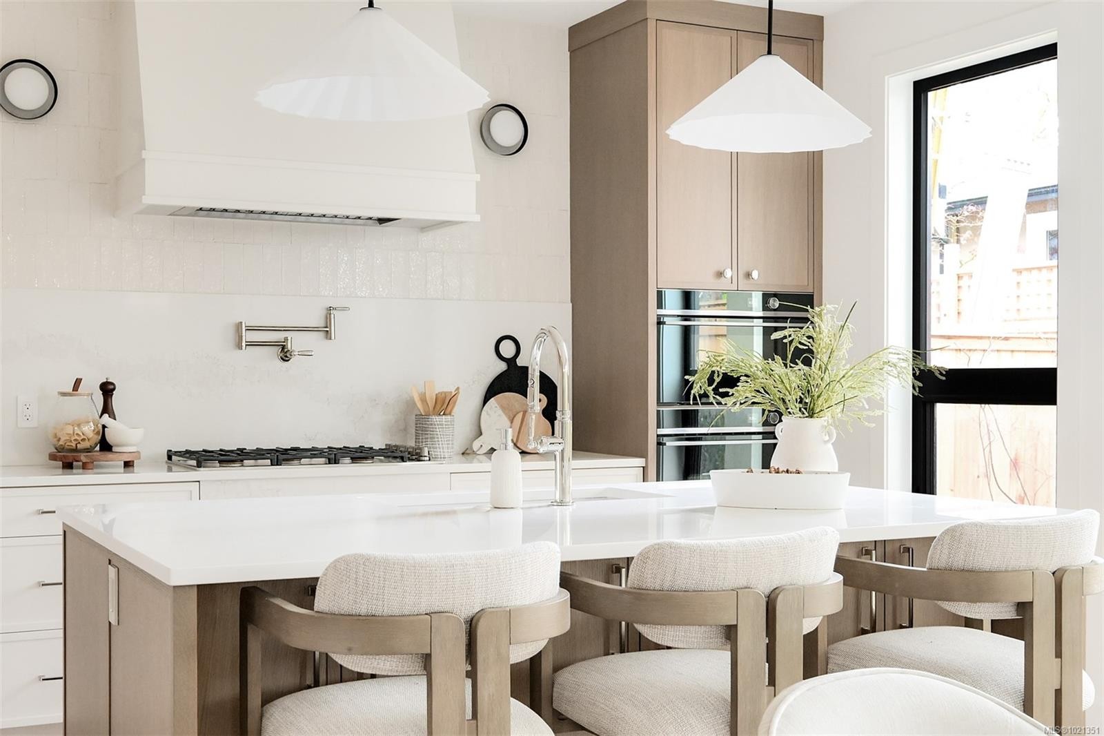 1039 Falkland Rd, Oak Bay, BC