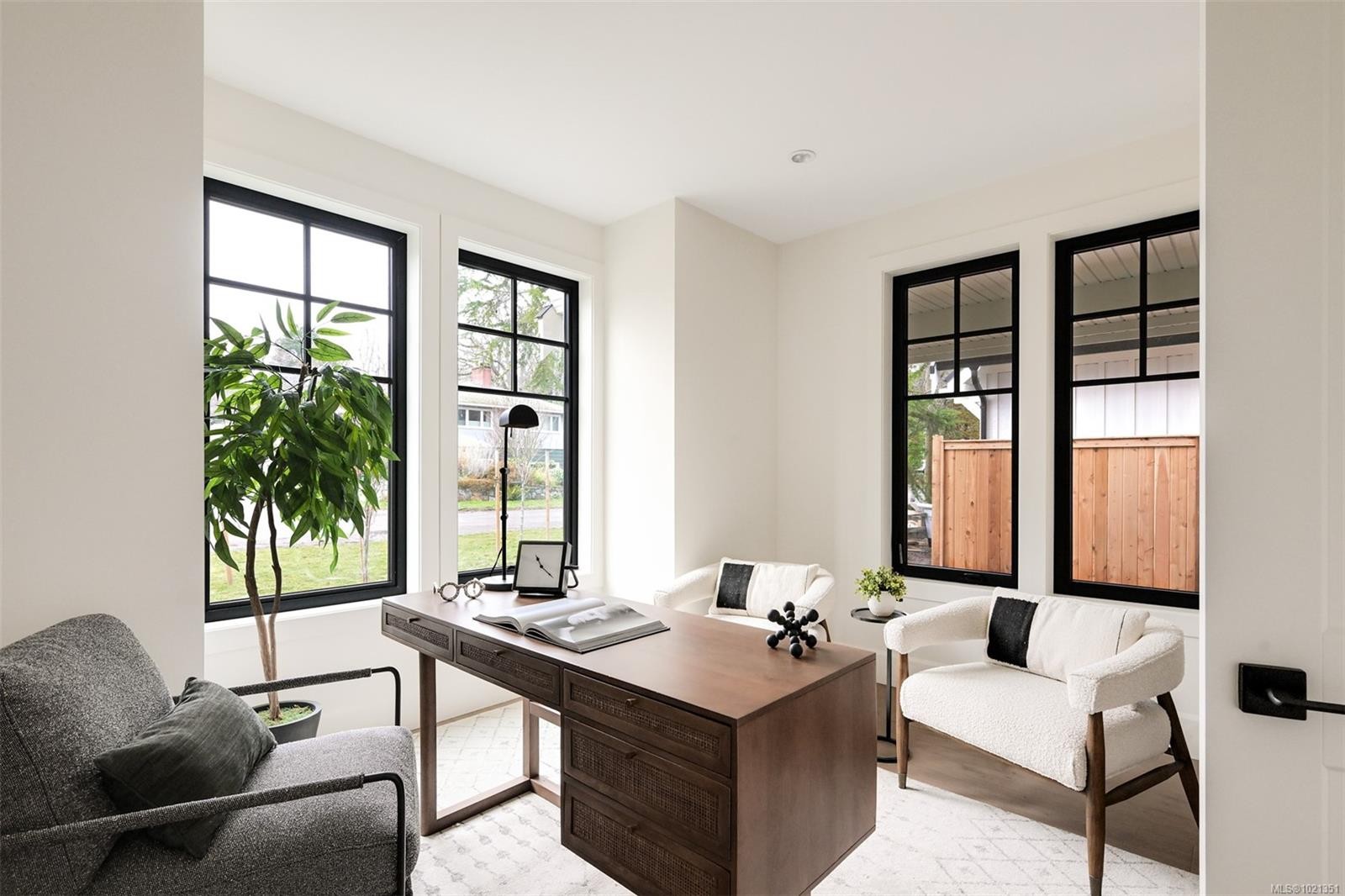 1039 Falkland Rd, Oak Bay, BC