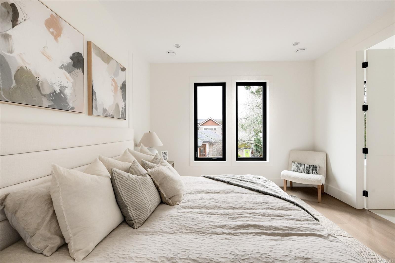 1039 Falkland Rd, Oak Bay, BC