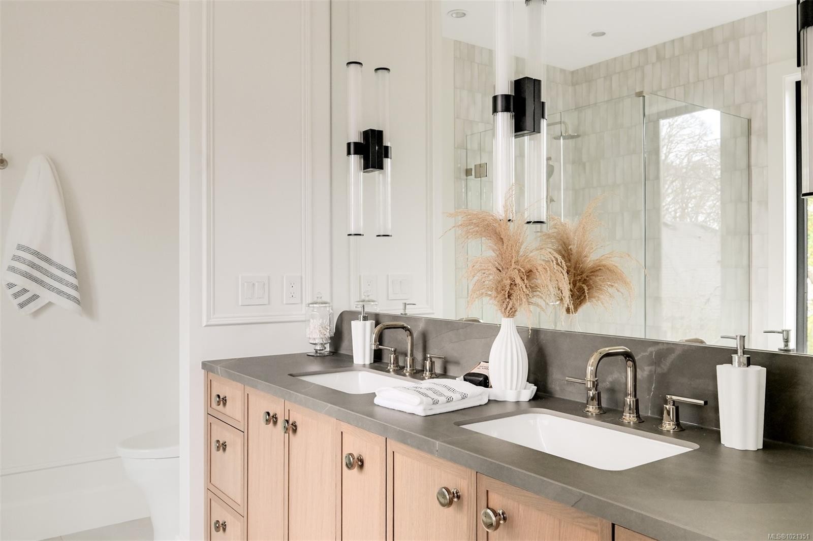 1039 Falkland Rd, Oak Bay, BC