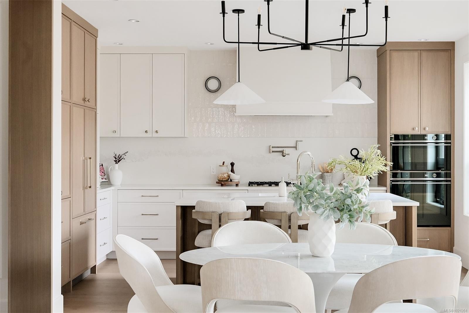 1039 Falkland Rd, Oak Bay, BC